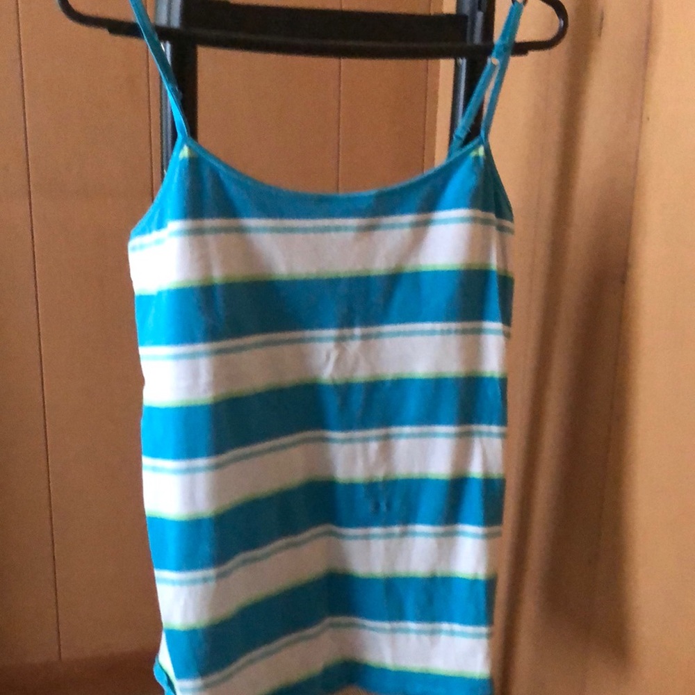 2 xl tank tops with shelf bra